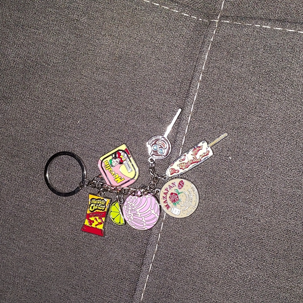 Me vale creation keychain
